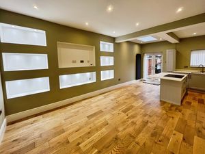 Kitchen Diner- click for photo gallery